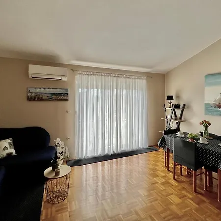 Tino & Leon דירה *