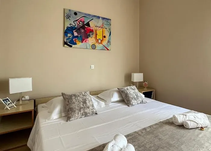 Tino & Leon דירה *