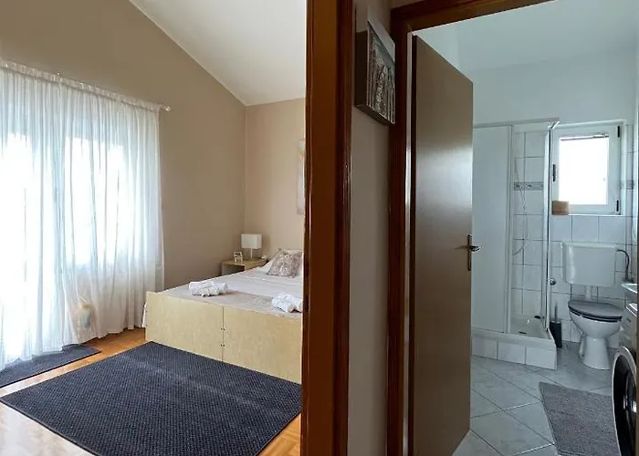 Tino & Leon דירה *